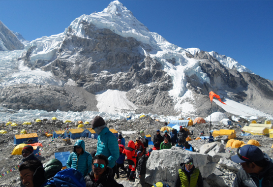 ¿Es muy difícil ir al campamento base del Everest?