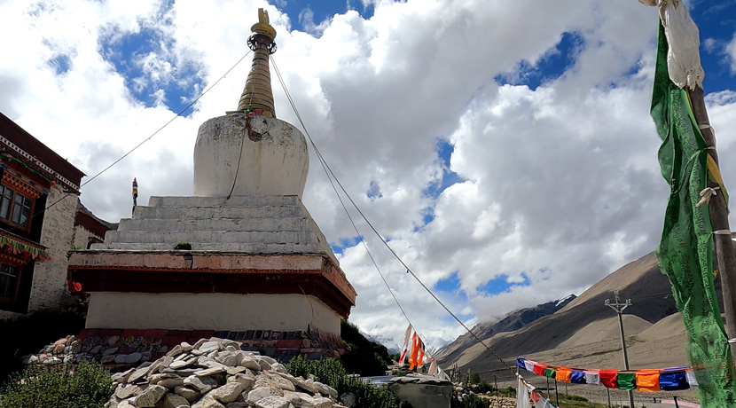 La stupa al frente del Monasterio del Rongbuk